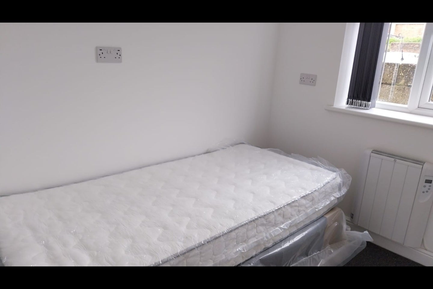 Room Cranbrook Road in Poole