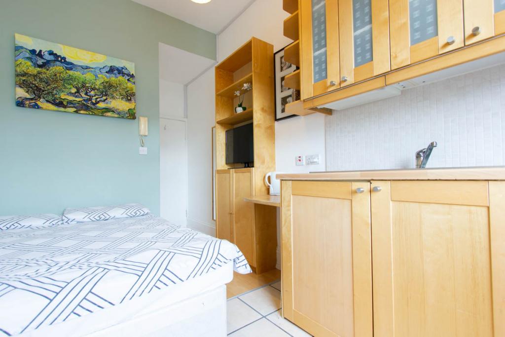 Flat Claverton Street in City of Westminster