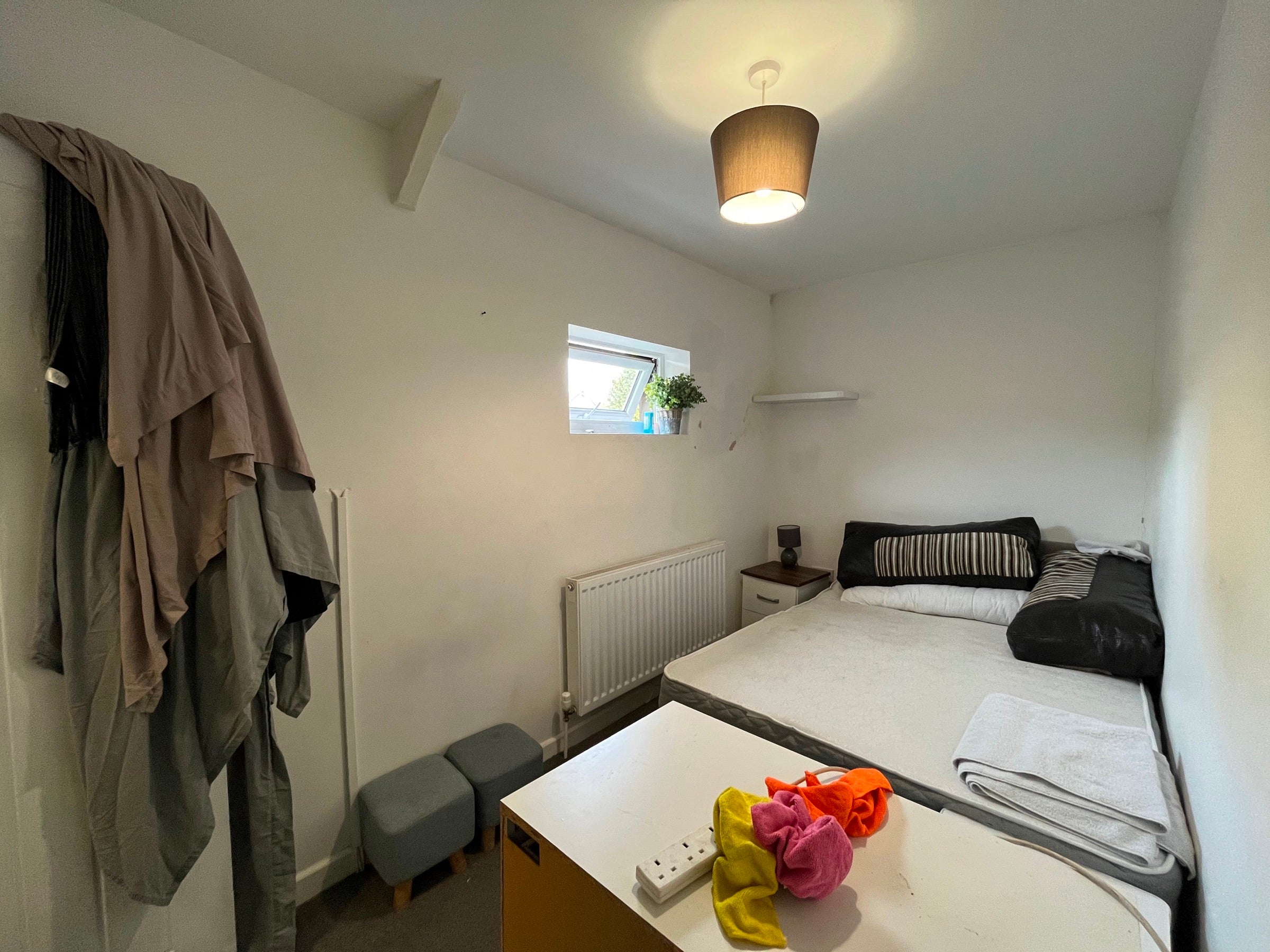 Room Bridgend Road in Aberkenfig
