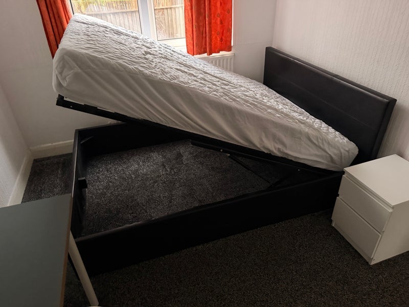 Room Ridgwell Road in Greater London