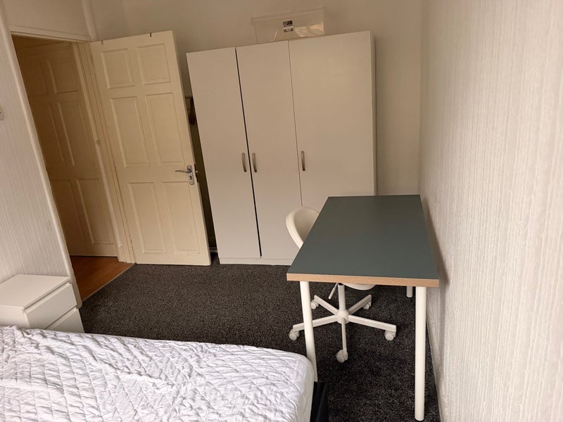 Room Ridgwell Road in Greater London