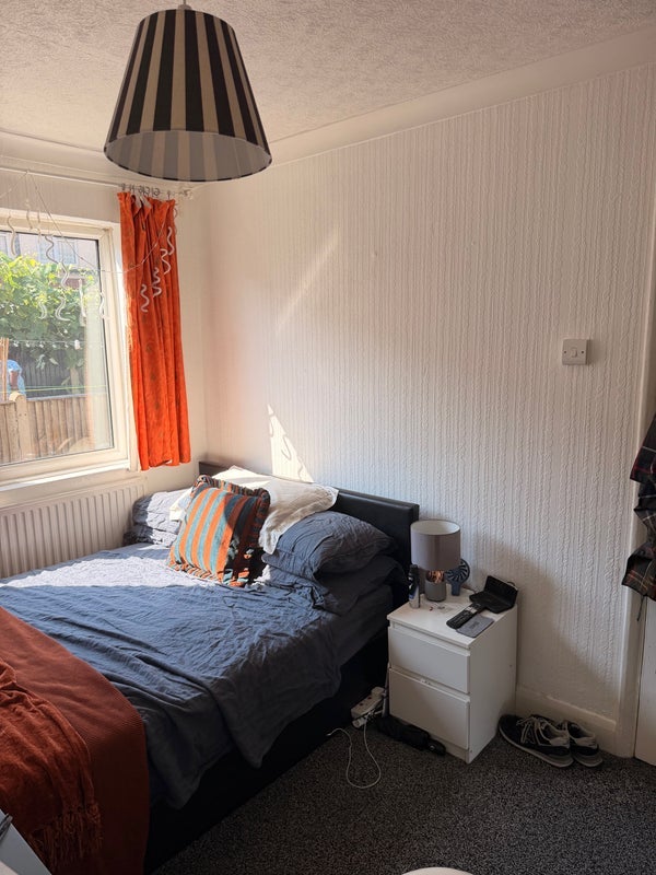 Room Ridgwell Road in Greater London