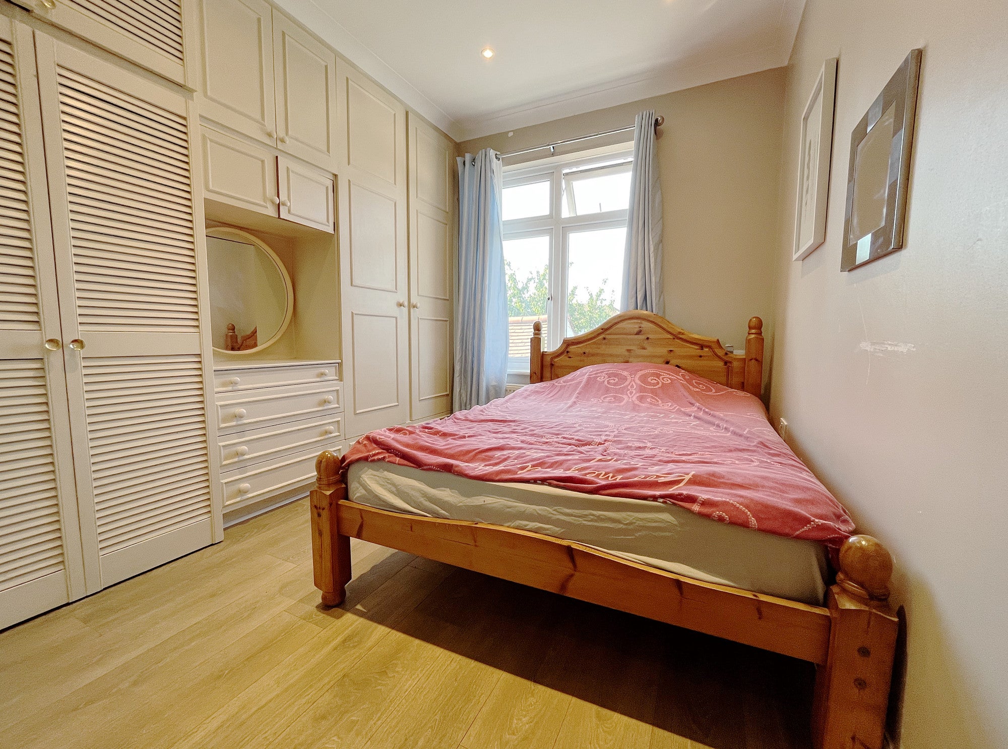 Room Great West Road in London