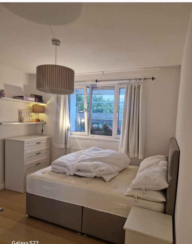 Room Grove Road in Greater London
