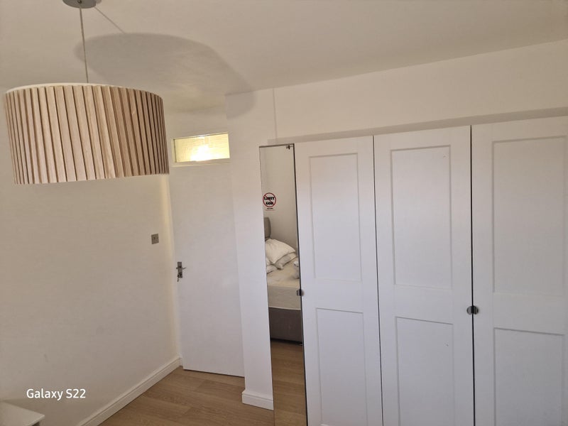 Room Grove Road in Greater London