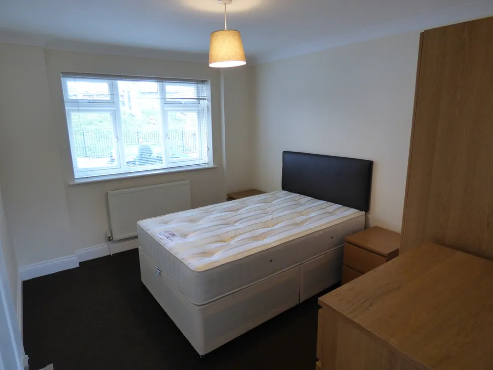 Flat Hartham Road in Greater London