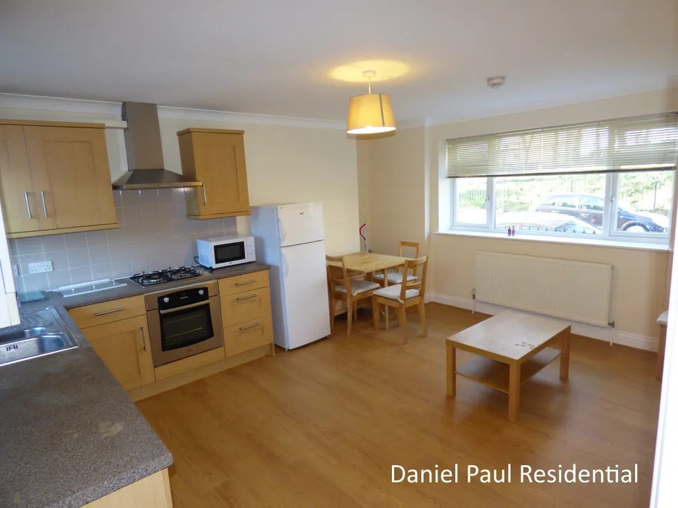 Flat Hartham Road in Greater London