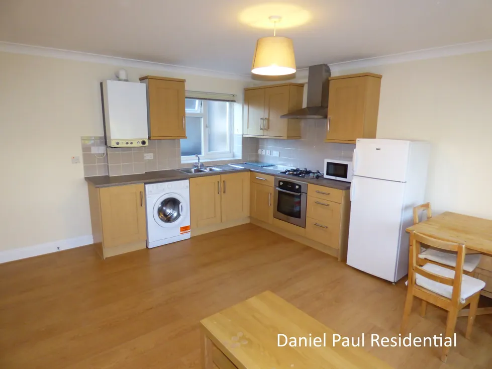 Flat Hartham Road in Greater London