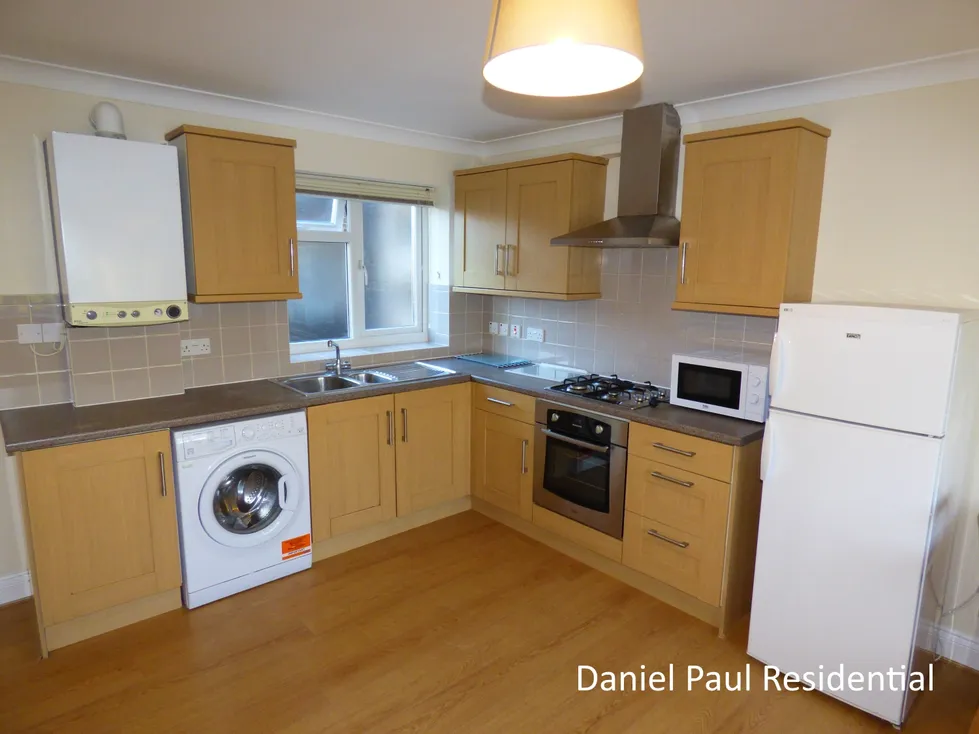 Flat Hartham Road in Greater London