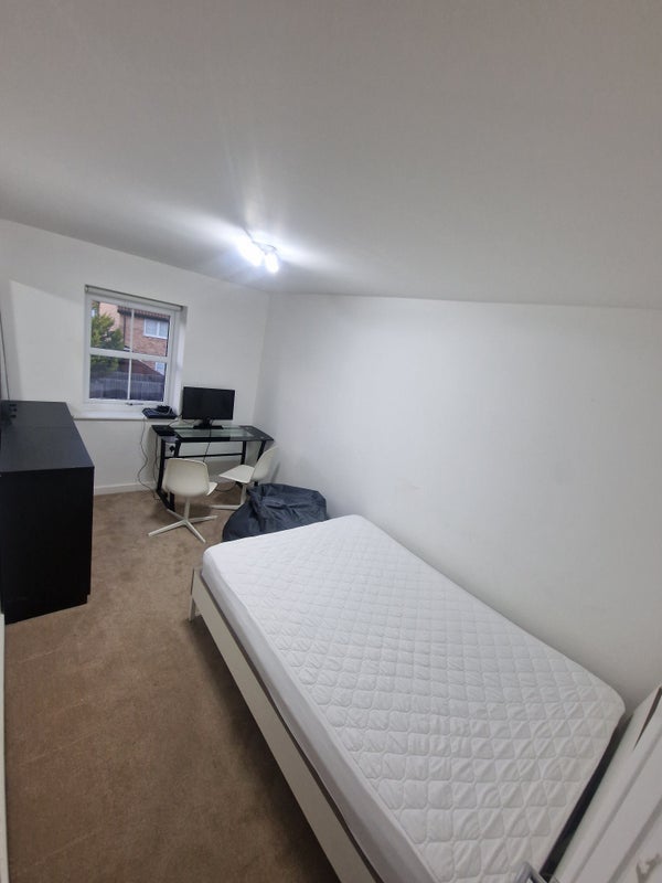 Room Brook Springs Grove in Uttlesford