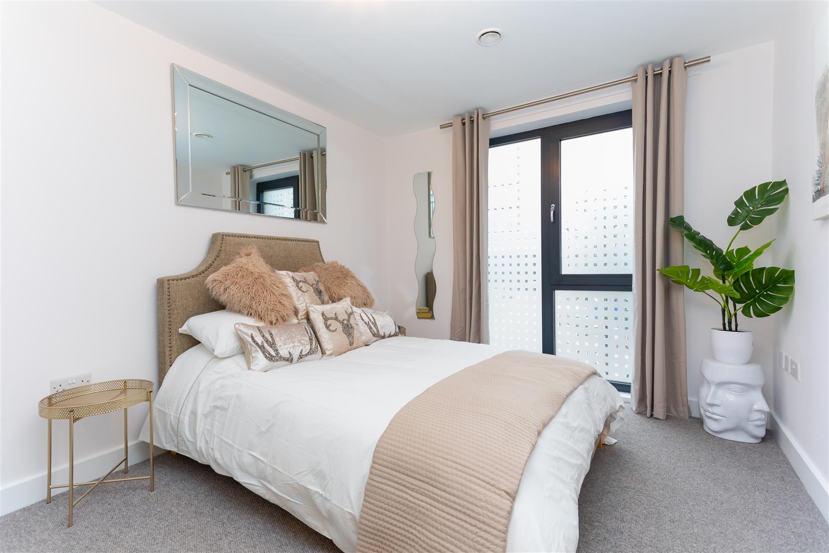 Flat Marketfield Way in Reigate and Banstead