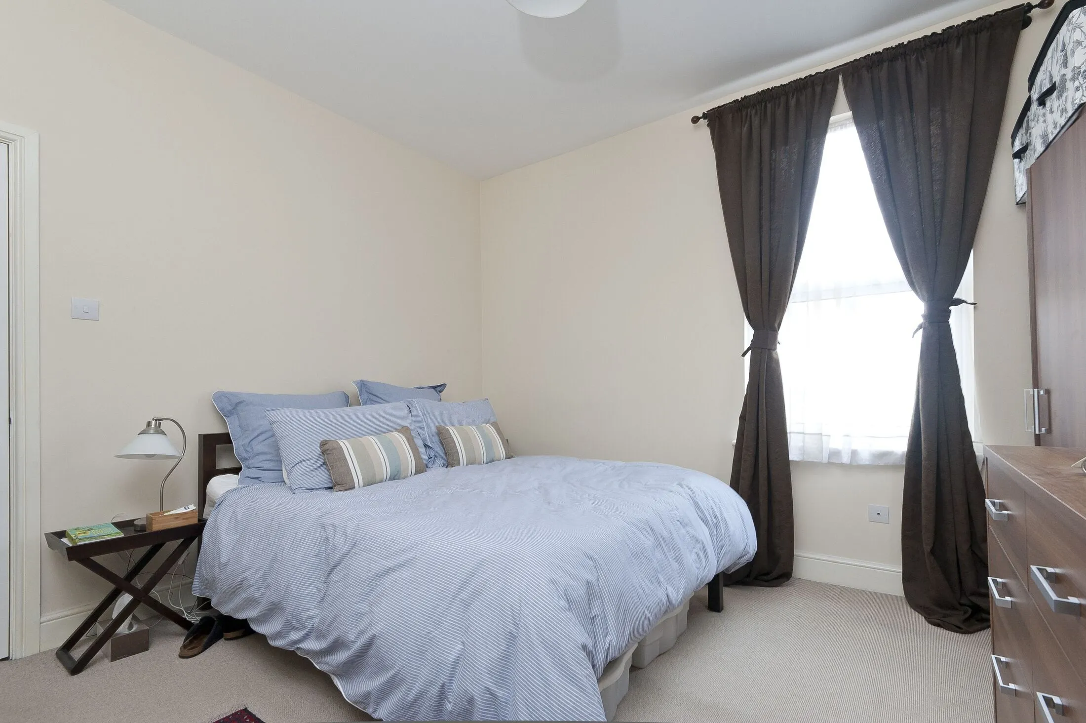Flat Darwin Road in Greater London