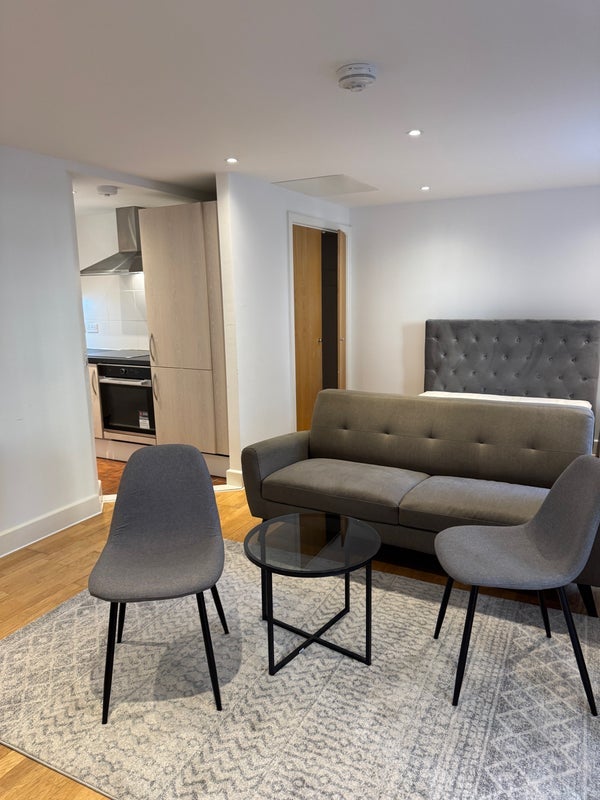Flat Pickard Street in Greater London