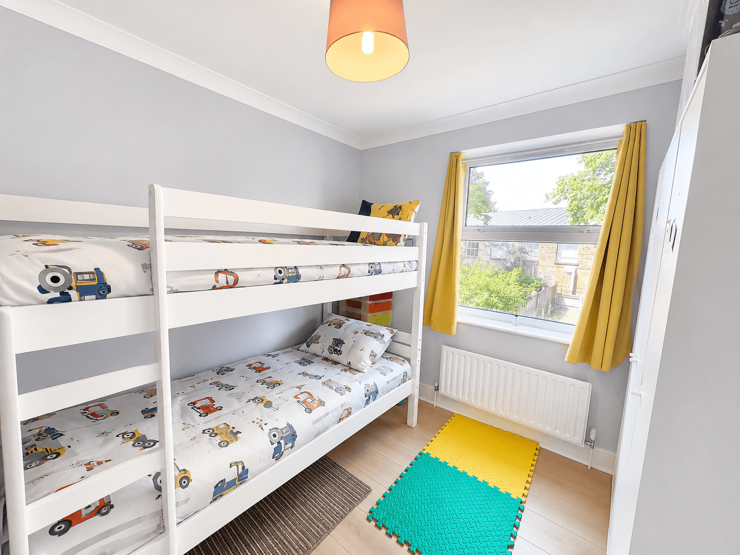 Flat Canning Road in Greater London