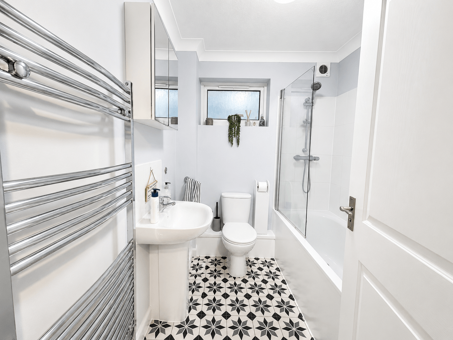 Flat Canning Road in Greater London