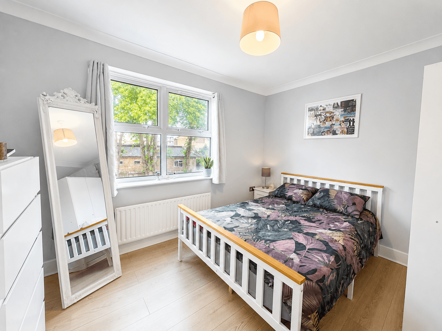 Flat Canning Road in Greater London