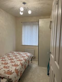 Room Dewy Meadow Road in Salford