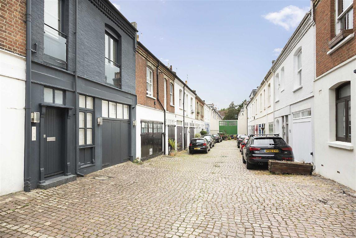 Flat Eaton Grove in Portslade by Sea