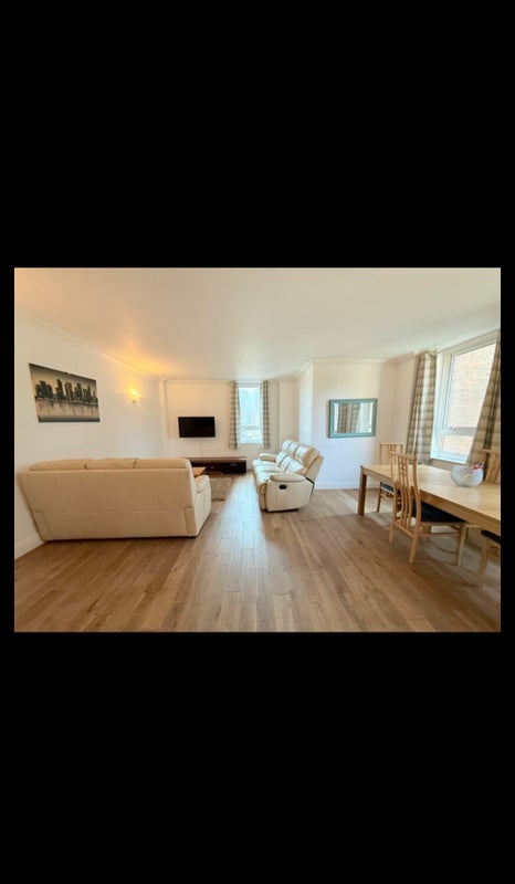Room Lanark Square in Greater London
