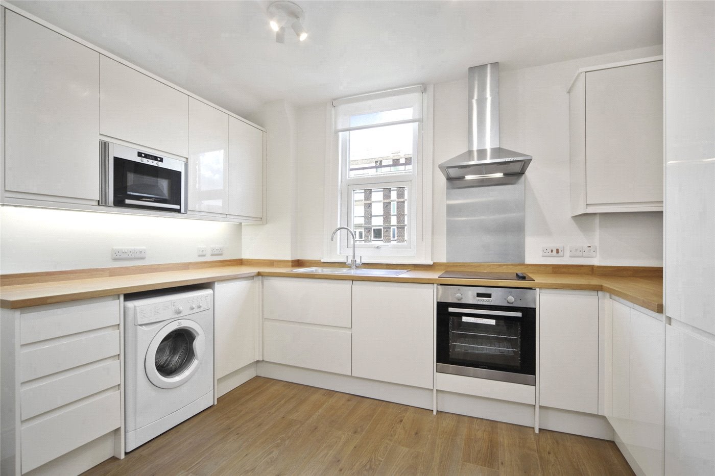 Flat Collingbourne Road in Greater London