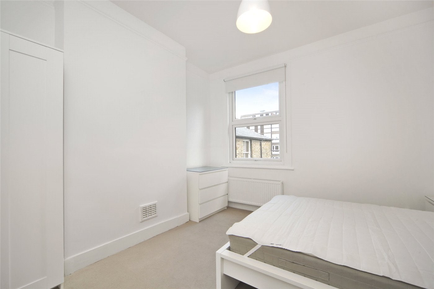 Flat Collingbourne Road in Greater London