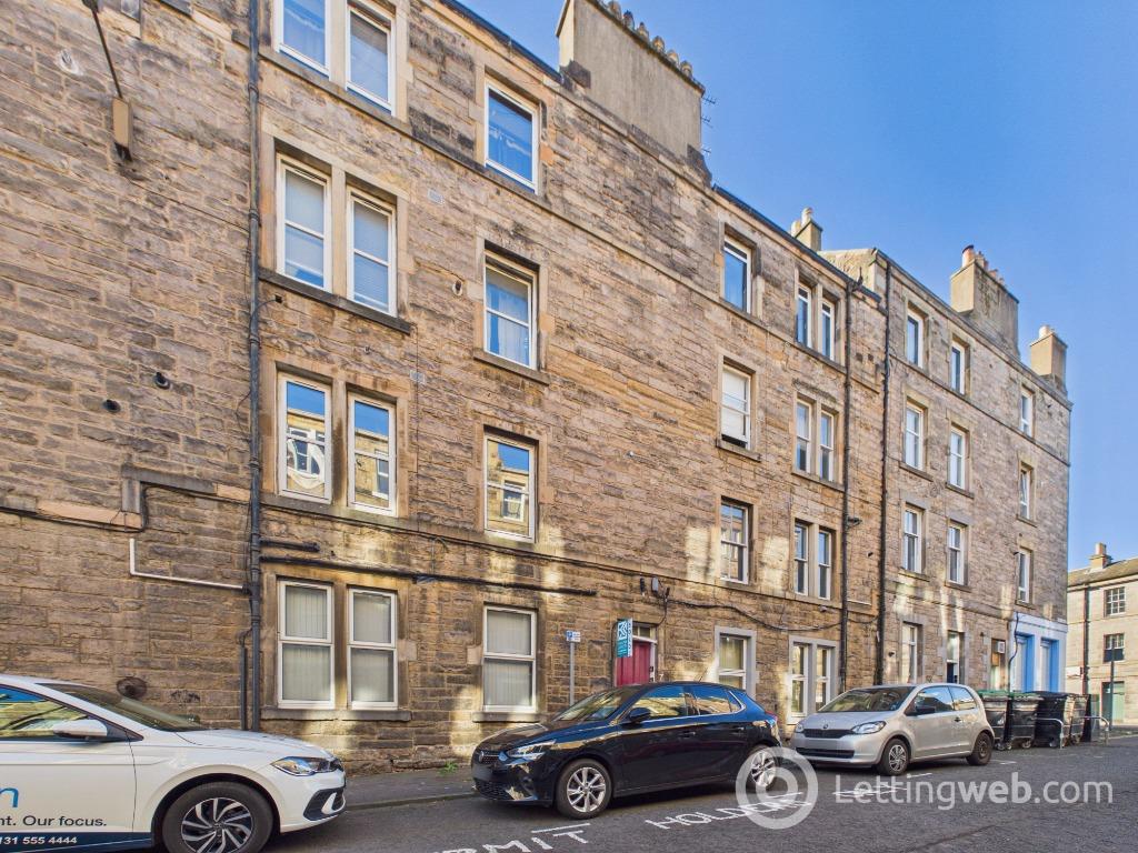 Flat Lyne Street in City of Edinburgh