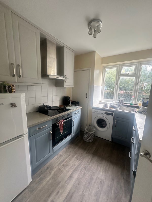 Room Violet Lane in Greater London