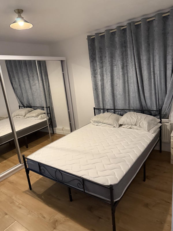 Room Elwood Street in Greater London
