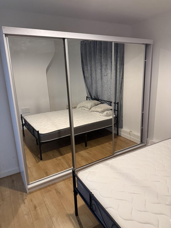 Room Elwood Street in Greater London