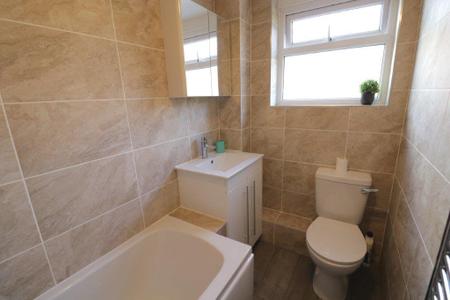 Flat Canford Court in Reading