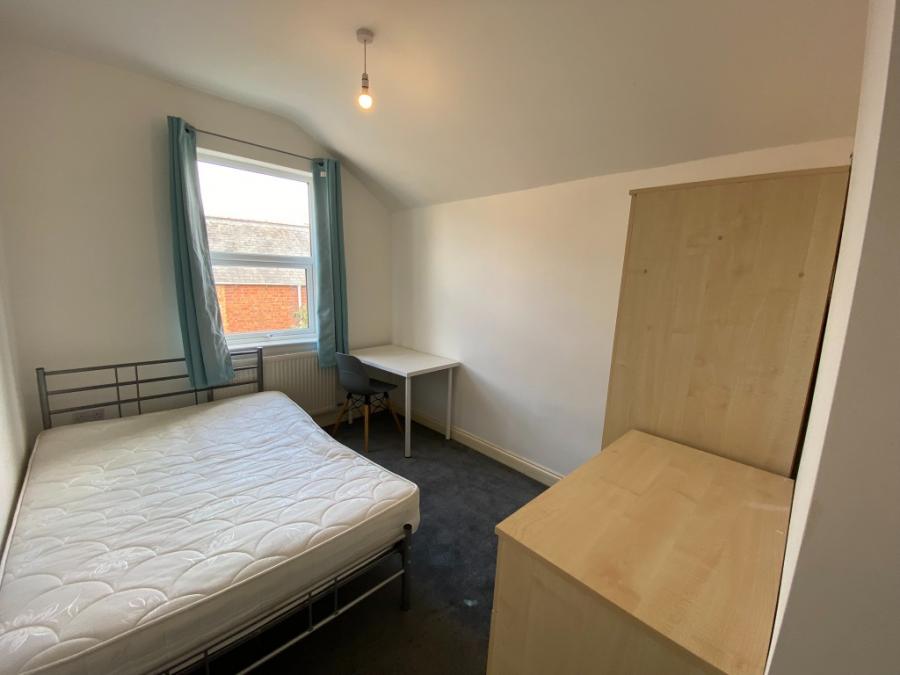 Room Purser Road in Northampton