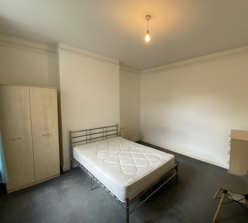 Room Purser Road in Northampton