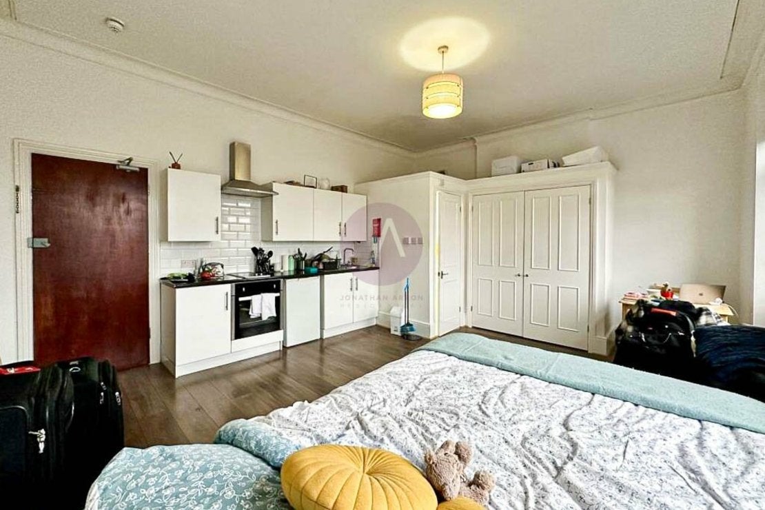 Flat Fawley Road in Greater London