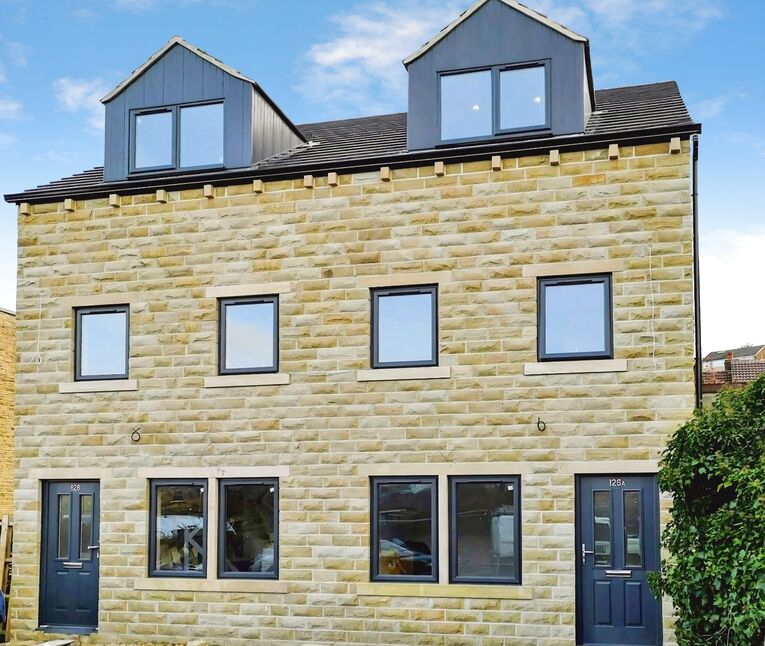 House Ravensknowle Road in Kirklees