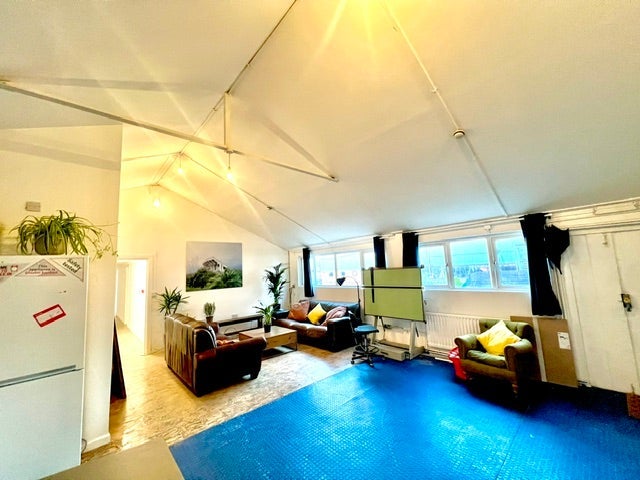 Room Eade Road in Greater London