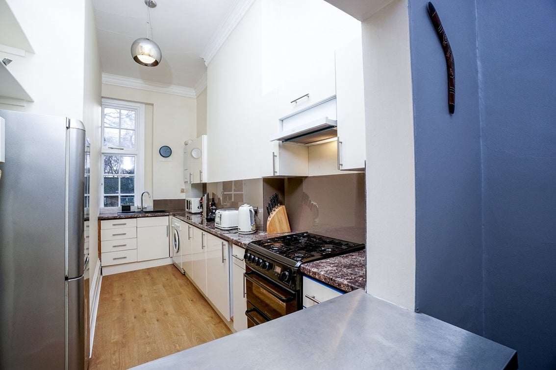Flat Gloucester Avenue in Greater London