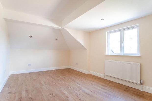 Flat Gordon Avenue in Arun