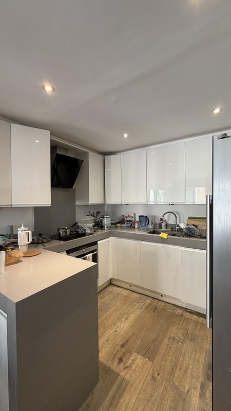 Room Dove Road in Greater London