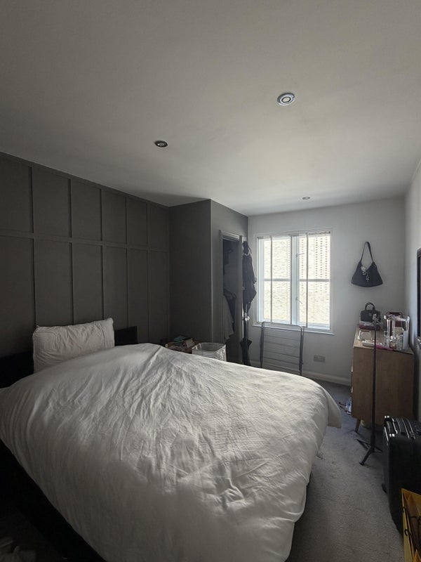 Room Dove Road in Greater London