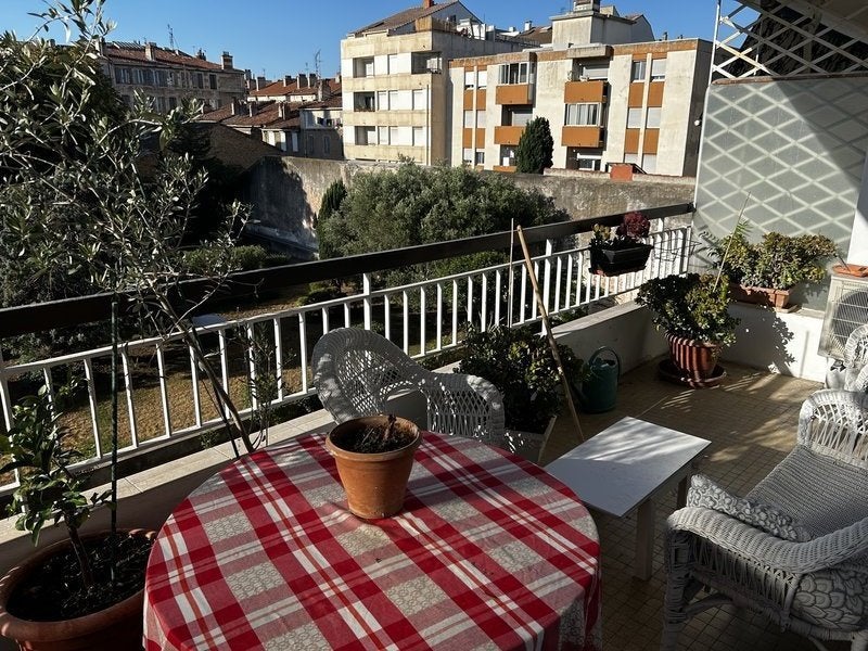 Flat Boulevard Gilly in Marseille