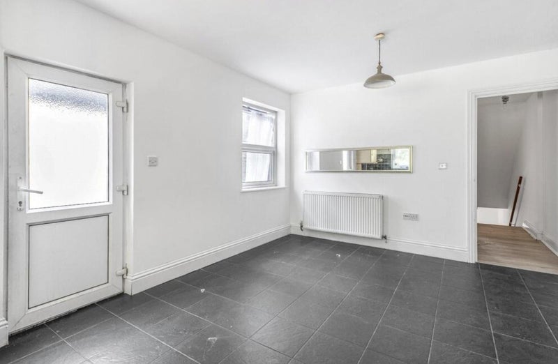 Room Graham Road in Greater London