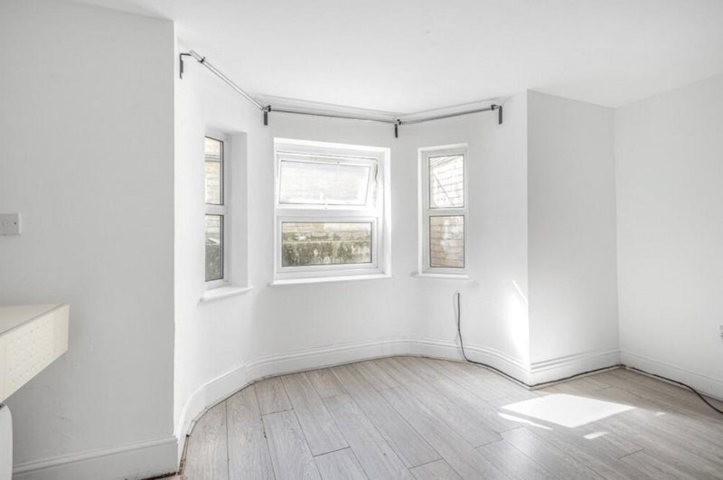 Room Graham Road in Greater London