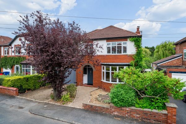 House Kingsley Drive in Cheadle Hulme