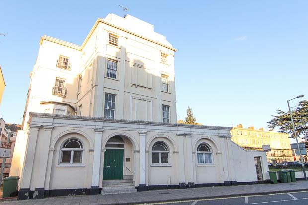 Flat Bath Road in Cheltenham