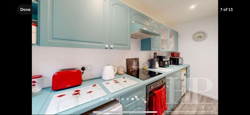 Room Jersey Road in Crawley