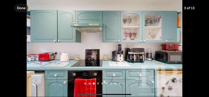 Room Jersey Road in Crawley