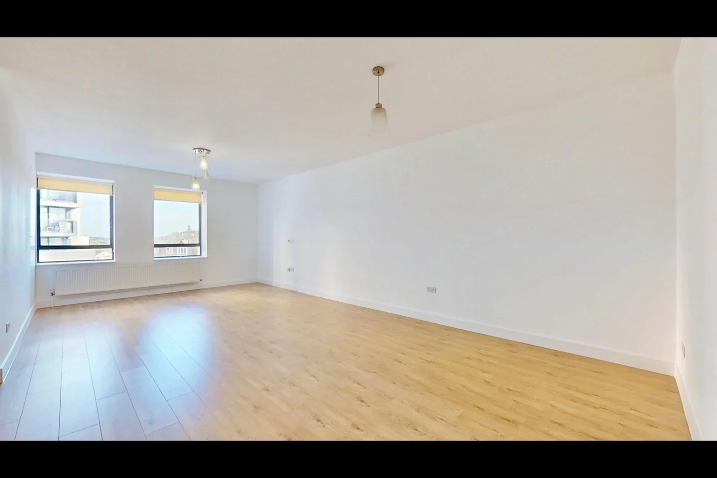 Flat Ballards Lane in Greater London