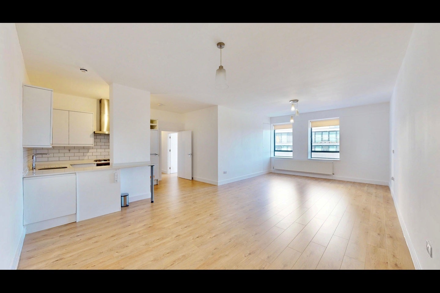 Flat Ballards Lane in Greater London