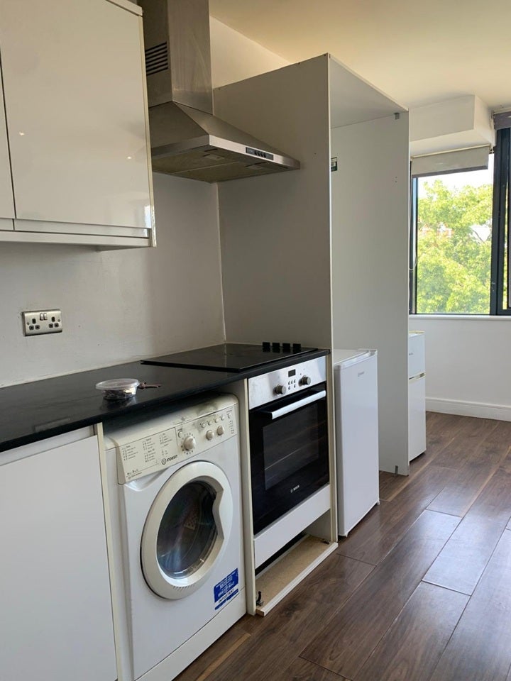 Flat Elmgrove Road in Greater London