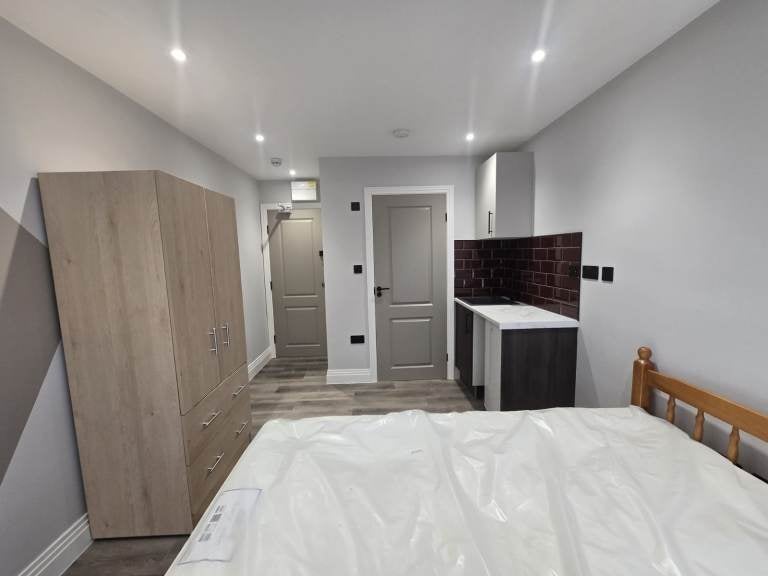 Flat Milton Road in Caterham on the Hill
